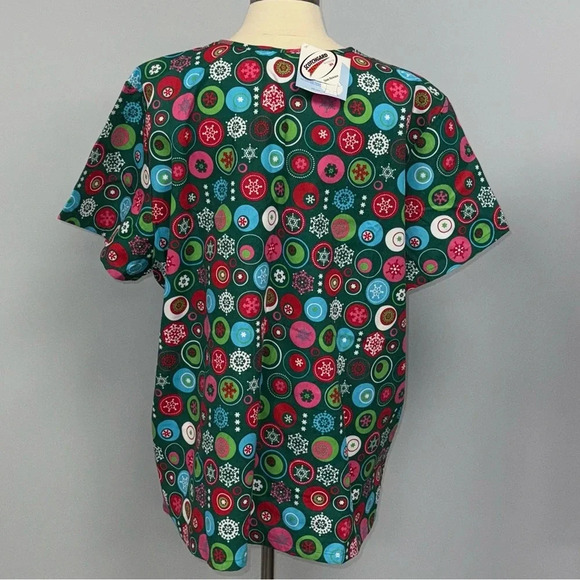 NWT SB Scrubs Christmas Print Scrub Top Size 2X Cotton Emerald Green Holiday - Picture 2 of 6